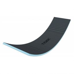 Tycroc hydroboard FXW, wymiary 2500x600x(30-50). Zakrzywiona czarna płyta z niebieską krawędzią, używana w budownictwie.